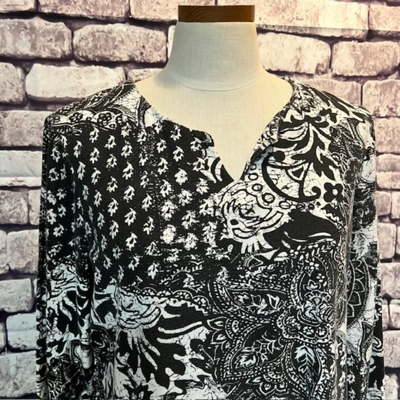 Chico's Black & White Top Size Large - Picture 2 of 9